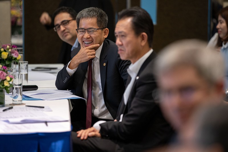 Tổng giám đốc HSBC Việt Nam, Phạm Hồng Hải, một trong sáu giám khảo trong phần hỏi đáp của vòng chung kết cuộc thi giải quyết tình huống kinh doanh năm 2019 (Ảnh: Bảo Zoãn/Nhà Quản Lý)