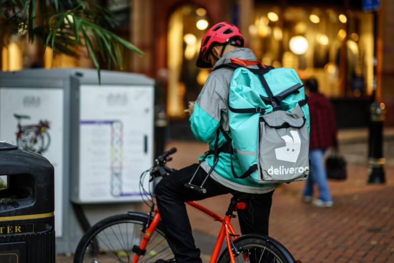 Deliveroo ở London (Anh) - Ảnh: Shutterstock