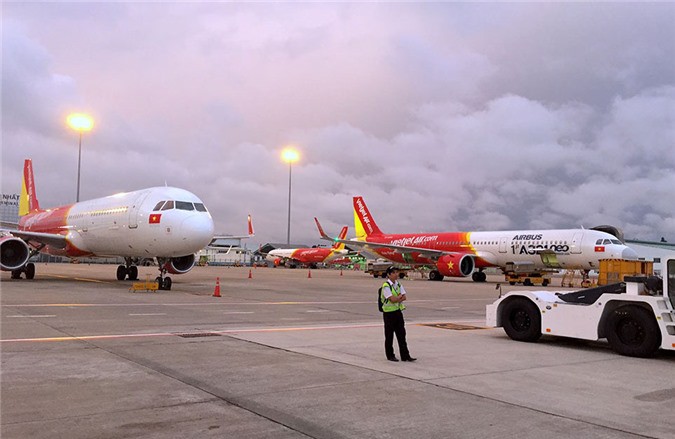 Máy bay Vietjet đỗ tại sân bay Tân Sơn Nhất, TP.HCM (Ảnh: MT)