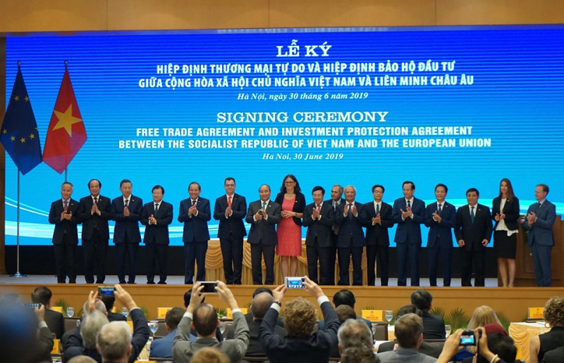 Hiệp định Thương mại tự do giữa Việt Nam và Liên minh Châu (EVFTA) chính thức được ký kết dưới sự chứng kiến của Chính phủ Việt Nam và đại diện Liên minh Châuu (EU). (Ảnh: Hoàng Linh)