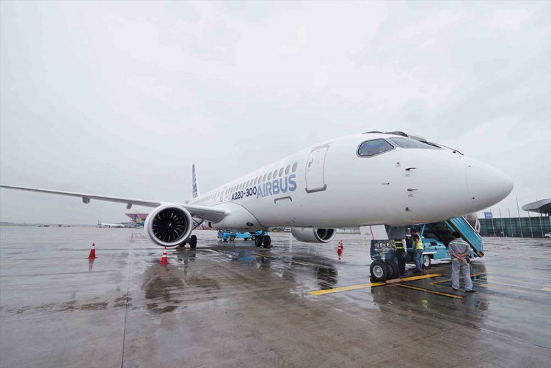 Vietnam Airlines tham gia đánh giá máy bay Airbus A220-300 tại Hà Nội, một loại máy bay phản lực loại nhỏ với sức chứa từ 100 - 150 người, nhằm thay thế cho thế hệ máy bay ATR72 đã cũ kỹ (Ảnh: Vietnam Airlines)