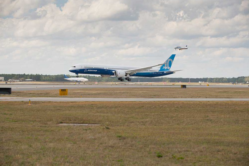 Chiếc 787 - 10 Dreamliner trong chuyến bay thử nghiệm đầu tiên cuối tháng 3.2017 tại Mỹ (Ảnh: Boeing)