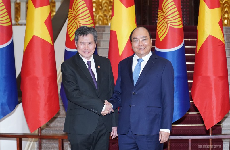 Thủ tướng Nguyễn Xuân Phúc tiếp Tổng Thư ký ASEAN Lim Jock Hoi. Ảnh: VGP/Quang Hiếu 
