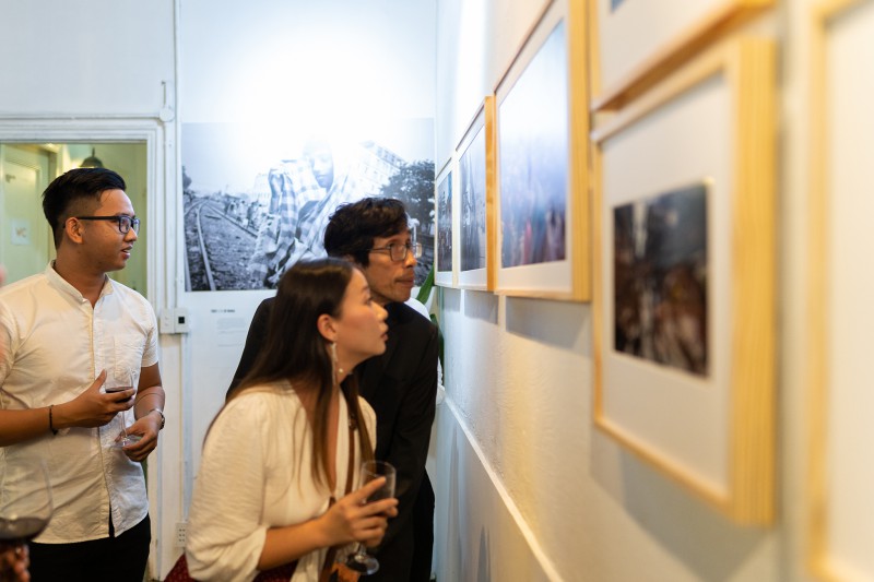 Người đến xem tại triển lãm ảnh First Look of Dhaka ngày 30.8