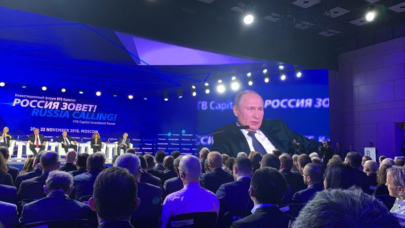 Tổng thống Nga Vladimir Putin phát biểu tại Diễn đàn Đầu tư VTB Capital Investment Forum diễn ra 20-22.11 tại Moscow (Ảnh: Rainer Michael Preiss)