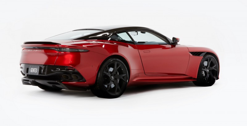 Aston Martin DBS Superleggera là mẫu xe đầu tiên lắp đặt hệ thống gương hybrid