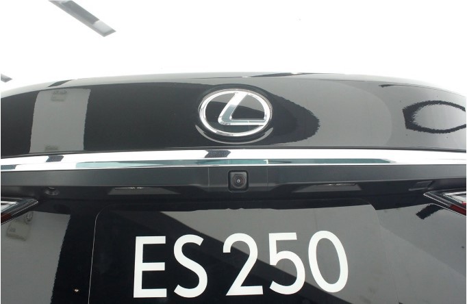 Lexus ES 250 2020 có nhiều công nghệ an toàn