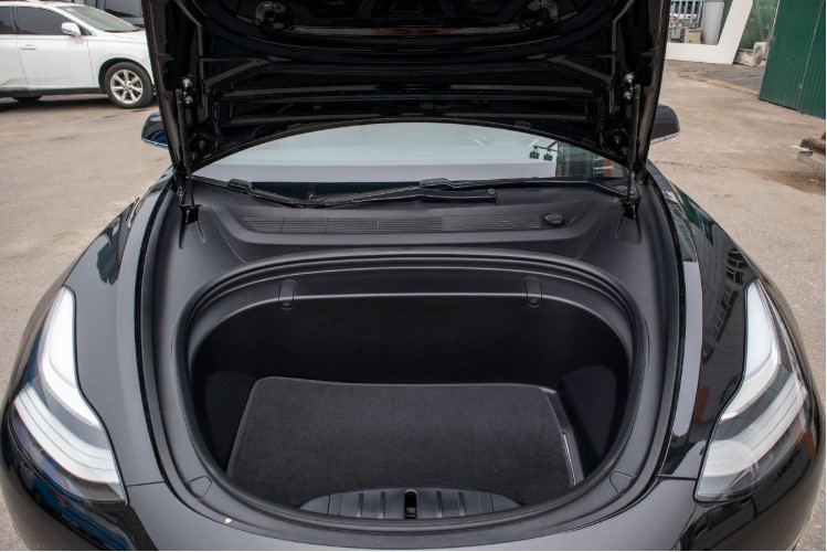 Mui xe Tesla Model 3 2020 dùng để đồ