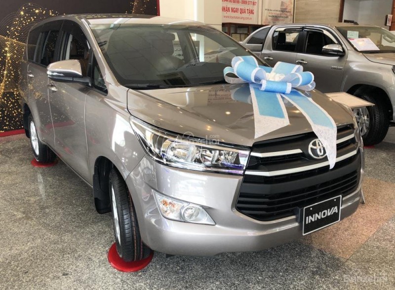 Toyota Innova giảm giá từ 40-100 triệu đồng