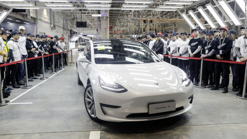 Những chiếc Tesla Model 3 đầu tiên lăn bánh khỏi nhà máy Thượng Hải