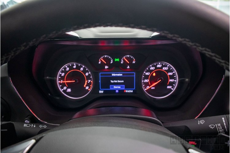 Ảnh 13  Cụm đồng hồ thay đổi theo chế độ lái trên Chevrolet Camaro Convertible RS 2019-2020