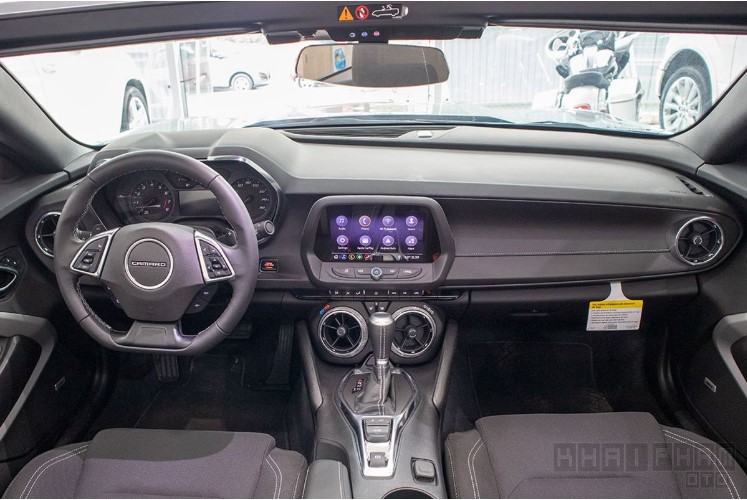 Khoang nội thất xe Chevrolet Camaro Convertible RS 2019-2020