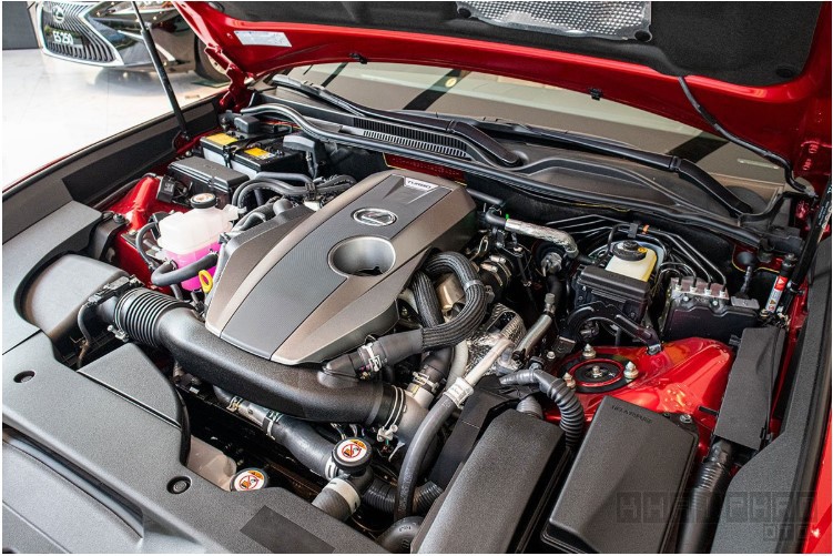 Lexus RC 300 2020 sử dụng động cơ tăng áp 2.0L