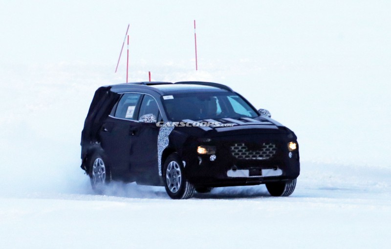 Hyundai Santa Fe facelift chạy thử trên tuyết (Nguồn ảnh: Carscoop)