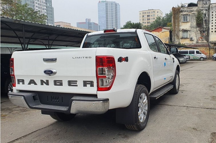 Ford Ranger Limited thừa hưởng khá nhiều tiện nghi của phiên bản Wildtrak cao cấp. (Ảnh: tin rao Oto.com.vn)