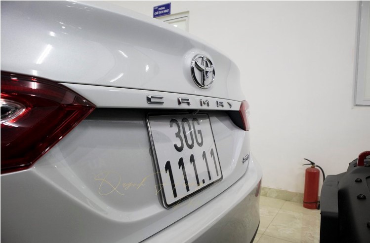 Giá trị của Toyota Camry 2020 tăng nhiều lần sau khi gắn biển ngũ quý 1.