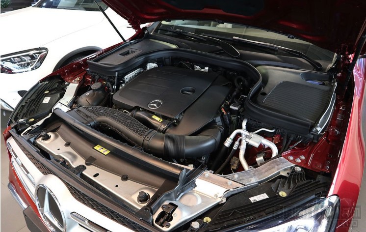 Mercedes-Benz GLC 200 và GLC 200 4Matic 2020 sử dụng chung động cơ.