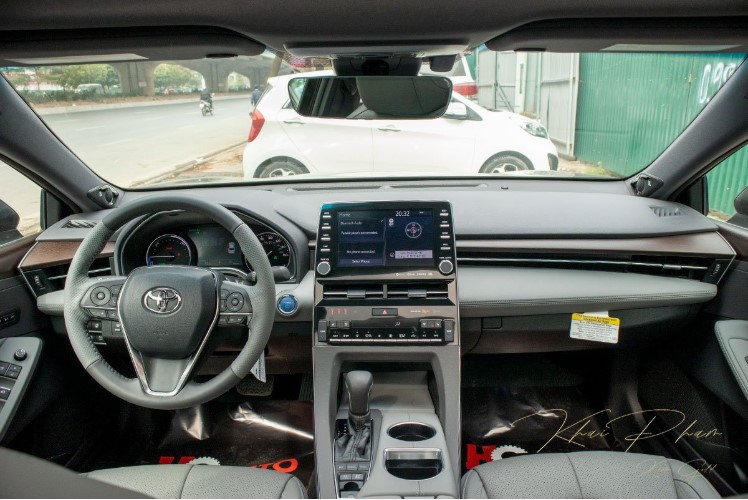 Khu vực màn hình khác biệt là điểm nhấn của Toyota Avalon 2020.