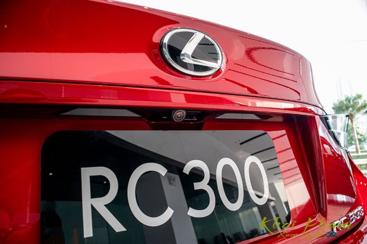 Lexus RC 300 2020 có trang bị an toàn ở mức cơ bản