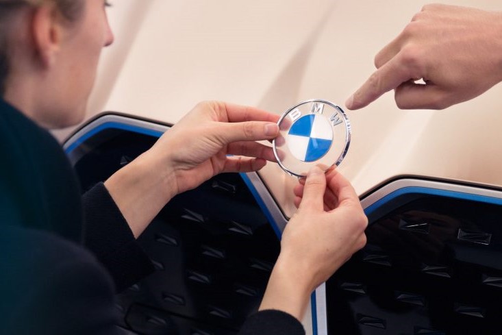 Logo mới của BMW mang ý nghĩa cởi mở và lan tỏa sâu sắc tới khách hàng.