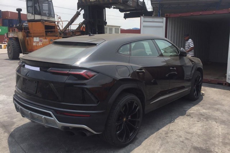 Siêu SUV Lamborghini Urus Black Edition đầu tiên về Việt Nam trong năm 2020.