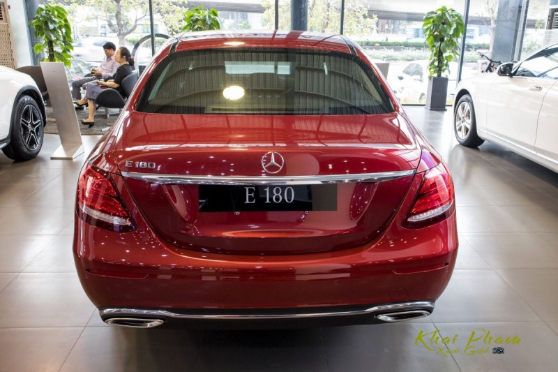 Mercedes-Benz E 180 2020 đã cập bến đại lý.