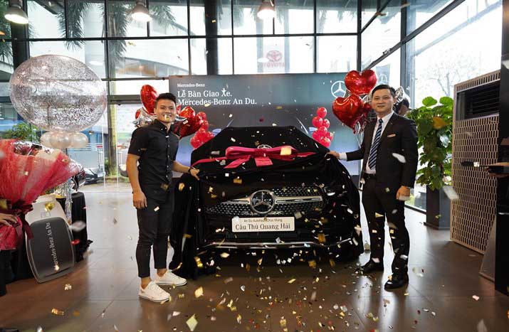 Cầu thủ Quang Hải sắm xế sang Mercedes-Benz GLC 300 4Matic 2020 giá 2,399 tỷ đồng.