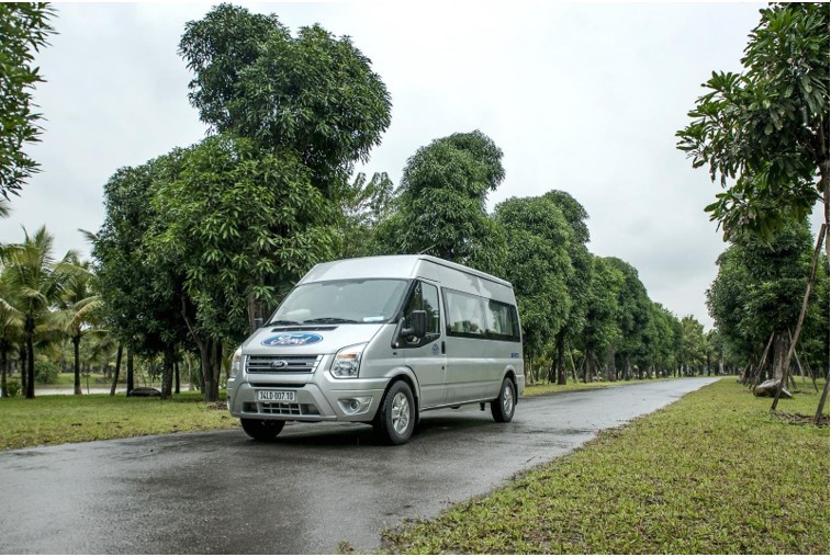Tại Việt Nam, Ford Transit đã được hoán cải thành xe Limousine phục vụ nhu cầu dịch vụ vận tải cao cấp.