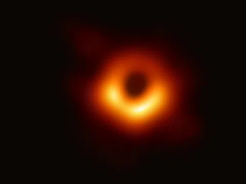 Bức ảnh đầu tiên về hố đen vũ trụ