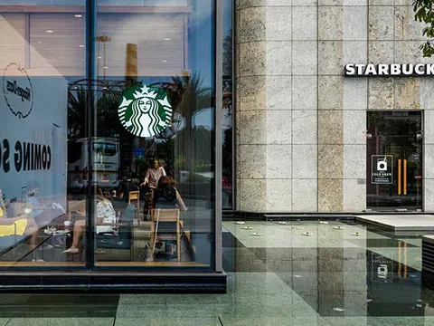 Doanh thu trên mỗi cửa hàng của Starbucks vượt xa The Coffee House