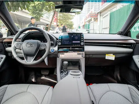 Toyota Avalon Hybrid 2020 đầu tiên về Việt Nam có gì đặc biệt?