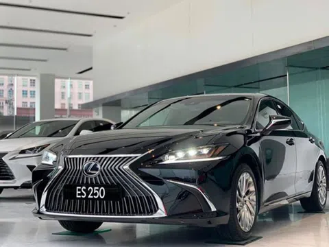 Lexus ES 250 2020 đã chốt giá tại Việt Nam, rẻ hơn Mercedes-Benz E350 AMG