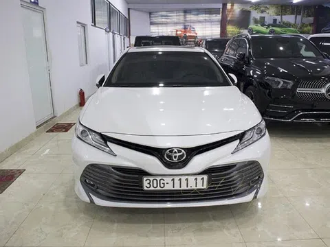 Bất ngờ xuất hiện Toyota Camry 2020 biển ngũ quý 1 tại Việt Nam