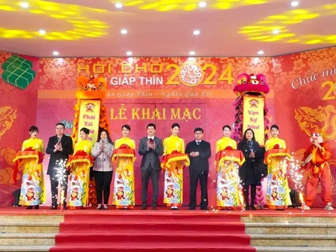 Hà Nội: Khai mạc Hội chợ Xuân Giáp Thìn năm 2024