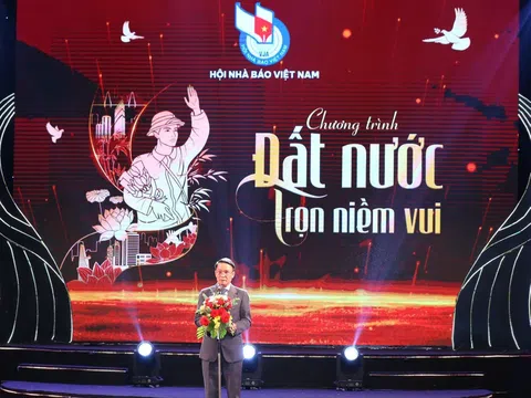 Ca ngợi tình yêu quê hương, đất nước và niềm tự hào dân tộc trong mỗi người con đất Việt