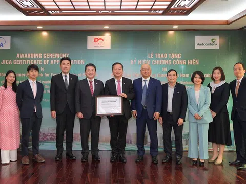 JICA trao tặng kỷ niệm chương cống hiến cho Vietcombank