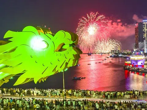 Ngắm sân khấu Lễ hội pháo hoa quốc tế Đà Nẵng 2023 đẹp lung linh bên sông Hàn