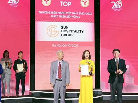 Sun Hospitality Group lần đầu tiên đạt cúp giải thưởng Thương hiệu mạnh - Phát triển bền vững 2023
