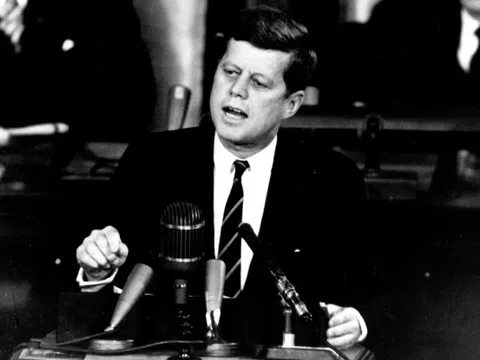 Cách Tổng thống Mỹ John F. Kennedy thuyết trình đơn giản như kể chuyện