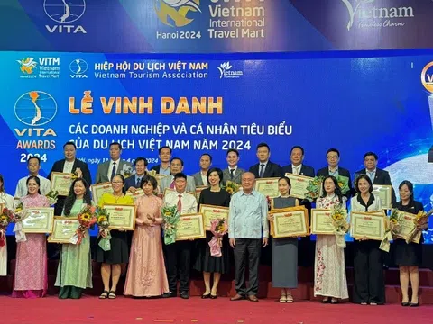 Bộ sưu tập giải thưởng “khủng” của Vinpearl tại Vietnam Travel Awards 2023