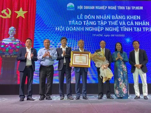 Hội Doanh nghiệp Nghệ Tĩnh tại TP Hồ Chí Minh đón nhận Bằng khen của Thủ tướng