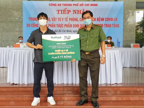 Công Phượng cùng Qũy Phát triển Tài năng Việt của Ông Bầu hỗ trợ lực lượng phòng chống dịch