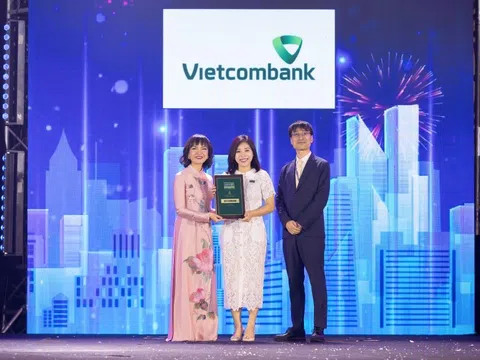 Vietcombank 8 năm liên tiếp là ngân hàng có môi trường làm việc tốt nhất