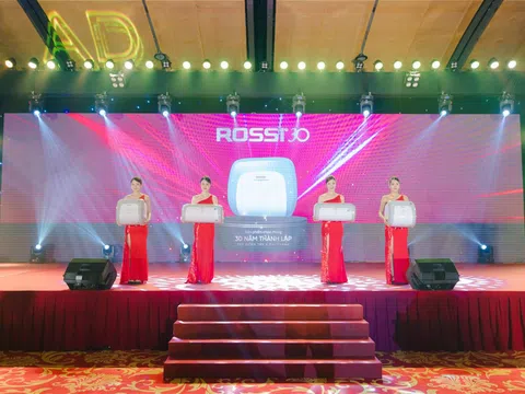 Tân Á Đại Thành ra mắt bình nước nóng Rossi 30 phiên bản đặc biệt