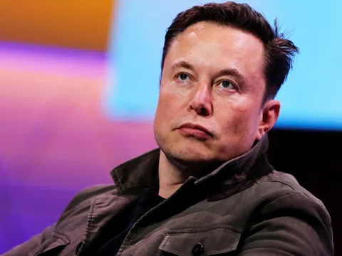Cổ phiếu Tesla trượt 12% sau khi Elon Musk đề nghị bán 10% cổ phiếu của mình trong một cuộc thăm dò trên Twitter
