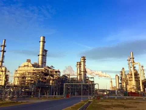 Nhà máy lọc hoá dầu Nghi Sơn bất ngờ giảm công suất do khó khăn tài chính?