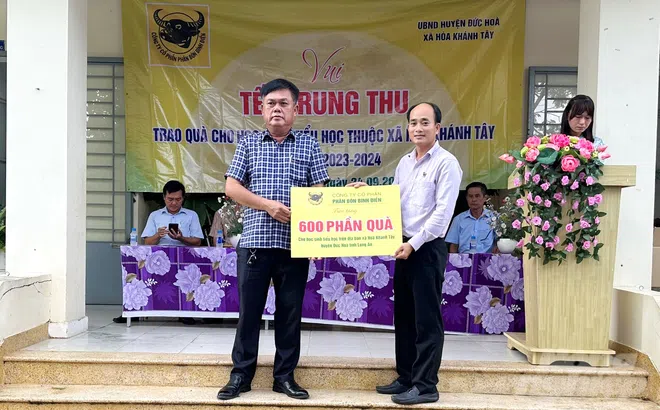 Công ty CP Phân bón Bình Điền trao 600 phần quà Tết Trung thu cho học sinh nghèo